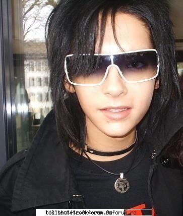 sunt sigura k lui bill nui plk fetele mai mari k el pt k ele copilaros si prefera fetele mai miki