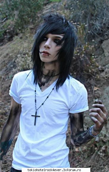 sosia lui bill??? mai marfa este andy sixx        