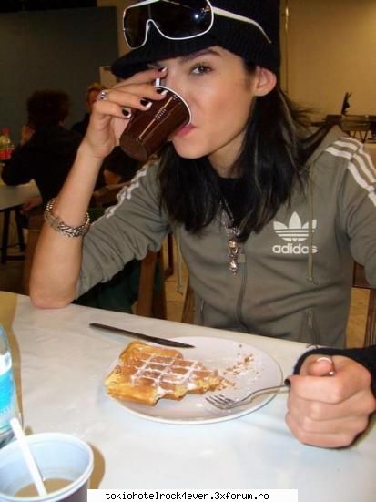 ~~poze haioase th~~ bill inainte buna ziua dnle kaulitz kaulitz tine...si mai usor loomunia kmera