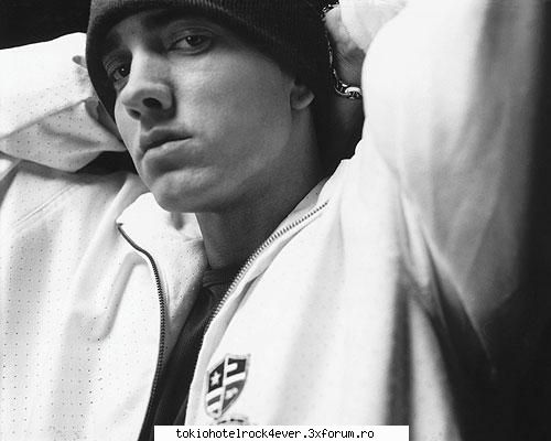 eminem deci.. orice zice altsii sau nujt ce.. eminem cel mai tare rapper sunt cea mai mega fana