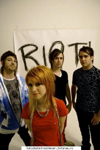 paramore parere aveti despre ei?dar despre mel for this  