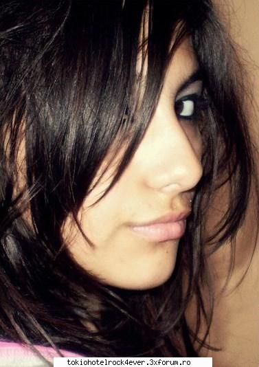 so.. nush ce as putea zice..:)

  ma numesc alina.. prietenii imi zic  ally sau barbie..:) am 16