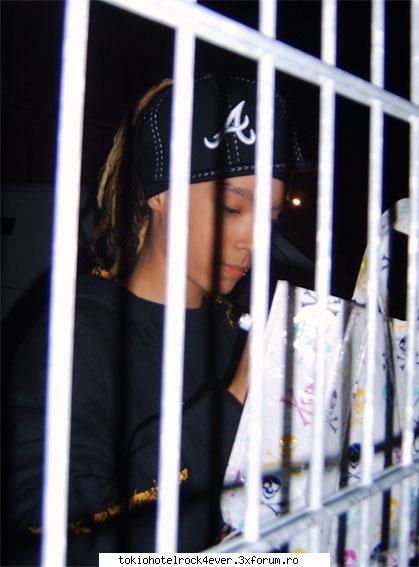 at  just kidding :rotfl:  :rotfl:  :rotfl:  :rotfl:  :rotfl:  :rotfl:  :rotfl: poze cu tom