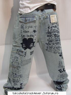 spatele :rotfl:  :rotfl:  :rotfl:  :rotfl:  :rotfl: poze cu tom