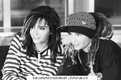 tom: bill!!! :uimit: 
bill: ce ai mah??
tom: ce ai ia uite tipa ce-i?? e frumoasa! 
bill: e strik