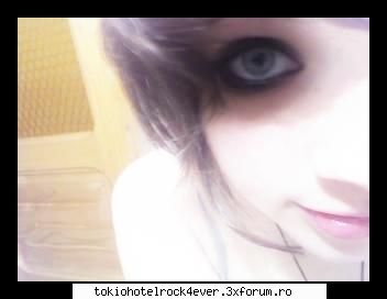:)) pun ji aplke ciocoo :x
facem poze q cioocooo :x