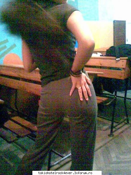 Akasha... i mean... me :) - si mie ii pune curu'n evidentza aici e la sport - *..::Me, myself & I::..*