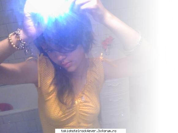 Alinnaaa - Prenume : Alina Varsta : 14 ani Stare - *..::Me, myself & I::..*
