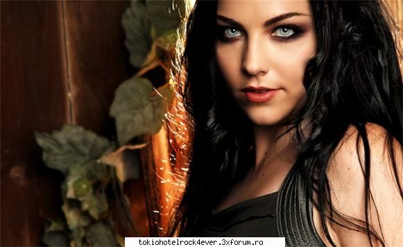 pur si simplu imi place vocea ei!!!  :nod:  :nod: uitatzi si o poza... amy lee