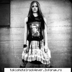 Avril Lavigne - faceti o mik comparatie... uitatio aici -rock - *..::Other Bands::..*