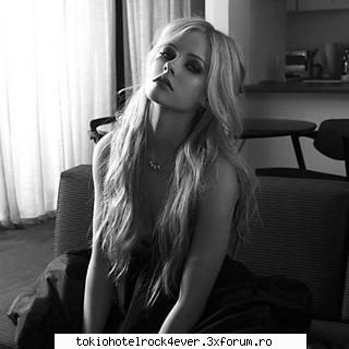 Avril Lavigne - aici zici ca-i paris hilton :x - *..::Other Bands::..*