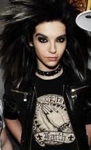 Bil are un tampon in mana! - Apropo Bill s-a suparat de kestia asta cw - *..::Bill Kaulitz::..*