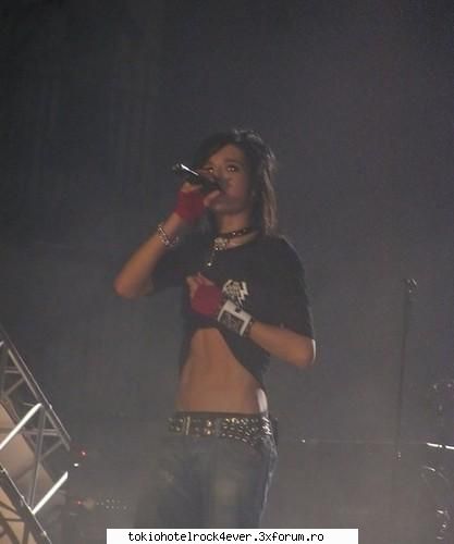 Bill- New LOOK :-x (CLIK HERE NEAPARAT!!!!!) - O Doamne :( =( :( am mai vazut cateva - *..::Bill Kaulitz::..*