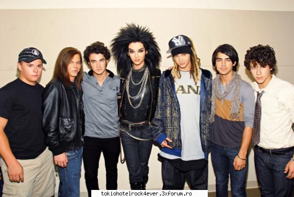 Bill are probleme cu alimentatia!!! - ( =( =( =( ooo..saracutul... :( =( sper...sa - *..::Bill Kaulitz::..*