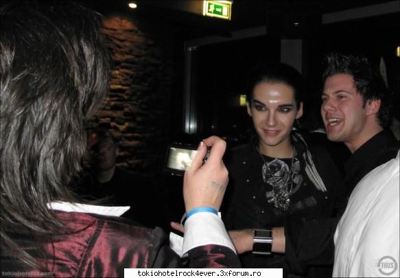 Bill chiar are dreaduri! - dar rosu ala nu il prinde adica nu sunt eu - *..::Bill Kaulitz::..*