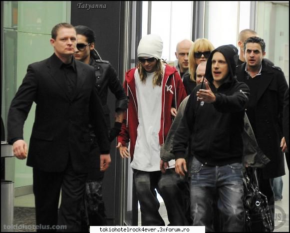 Bill chiar are dreaduri! - sa revenim la pzoe unde ramasesm parca la 14 15 - *..::Bill Kaulitz::..*