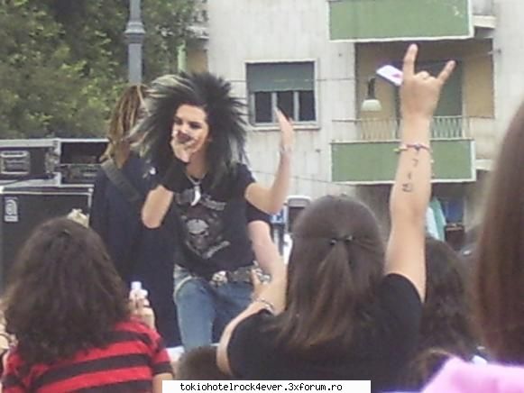 Bill's new tatoo - j aiic i se vede mana - *..::Bill Kaulitz::..*