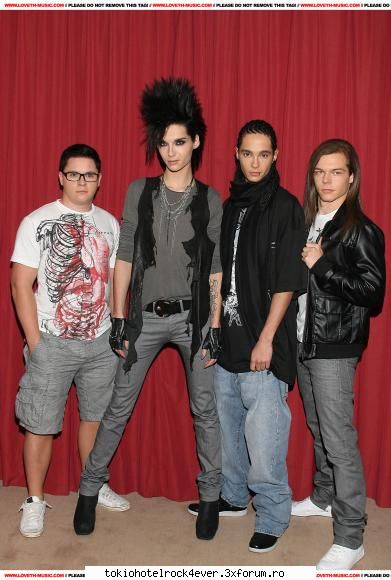 Ce v'a impresionat la ei? - Tot muzica,stilul,baietii,totul - *..::Tokio Hotel & Us::..*