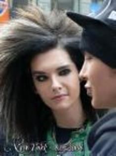 Ce ziketzi d noile look-uri? - Reporterul Tom e adv k ati fct sex cu 25 de fane - *..::Bill Kaulitz::..*