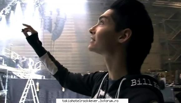 Ce ziketzi d noile look-uri? - B ..deki km spuneam aiki Tom voia sa faca ceva cu - *..::Bill Kaulitz::..*