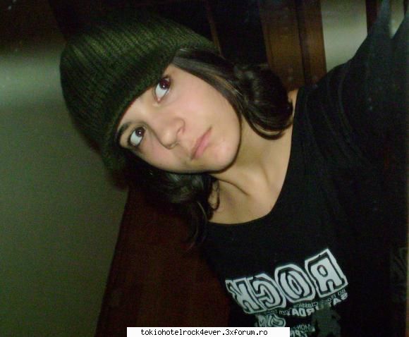 ElLa - pun io pt ea k nu mere la ea deci ea este ella - *..::Me, myself & I::..*