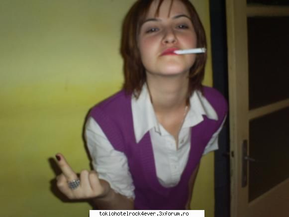 a sh am km uitat s ava zik fumez rar knd ma apuk ku sau la petreceri 


dk va deranjeaza poza