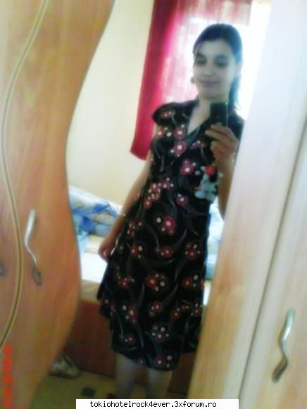 Gia... - Hehe... Ai dreptate! Mi-am luat rochiuuu!!!! - *..::Me, myself & I::..*