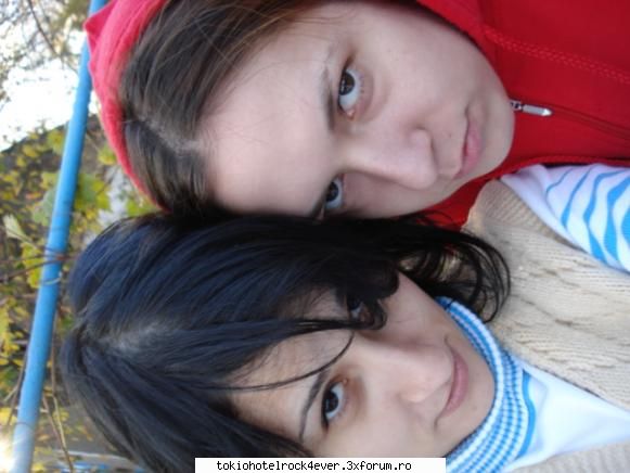 Gia... - cu verisoara in curte,fara machiaj,inghetam de - *..::Me, myself & I::..*