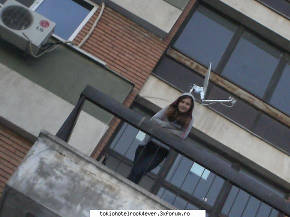 Hallo! Ich bin Emma :D - da roz interior gri la sup pozeee XD! - *..::Me, myself & I::..*