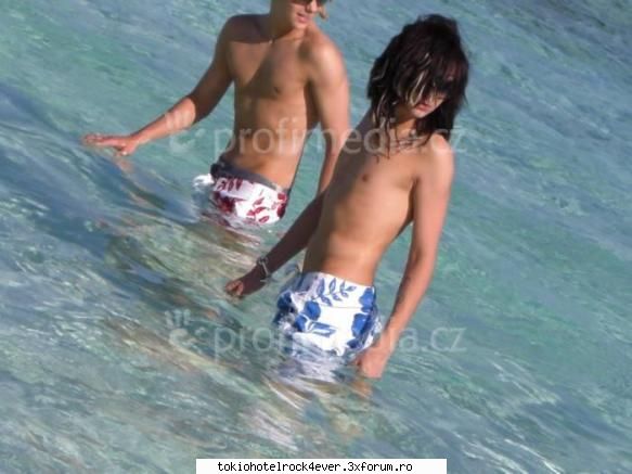 In vacanta:D - ce bn arata aman2 - *..::Bill & Tom Kaulitz::..*