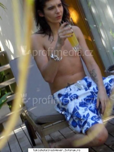 In vacanta:D - are burtik billu s-a mai ingrasat - *..::Bill & Tom Kaulitz::..*