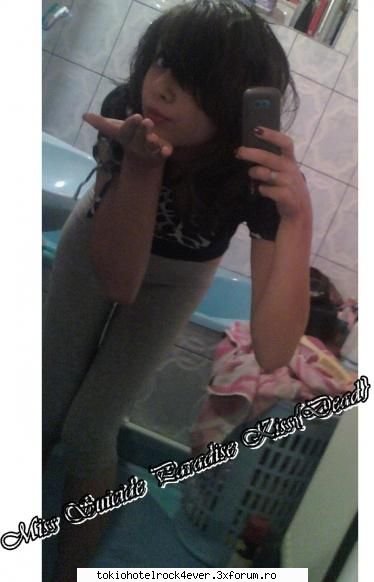 Insemnificant{o.O} - ~emo-girl~ - *..::Me, myself & I::..*