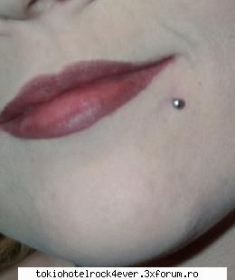 Kaulina...........adik eu:P:P - k o alunitza intr'o parte sub buza poate gasesk o - *..::Me, myself & I::..*