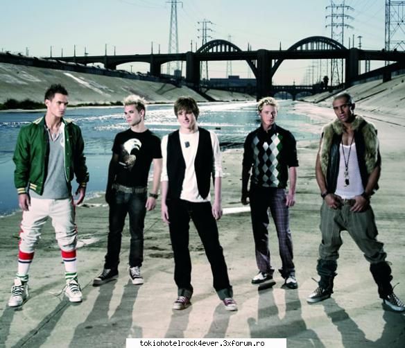 Lexington Bridge - sunt draguti tipi si canta mijto acu poze - *..::Other Bands::..*