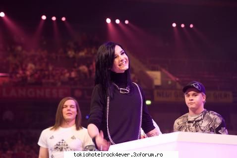 New Bill - click pe poza ^ ptr a se marii - *..::Bill Kaulitz::..*