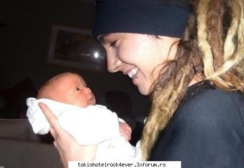 POze noi ku Tom - ce-mi place poza asta.....poate cai plac si lui - *..::Tom Kaulitz::..*