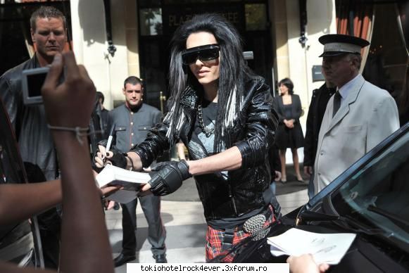 Paris- - am cateva poze cu TH din Paris :X sper ca o sa va - *..::Gallery::..*