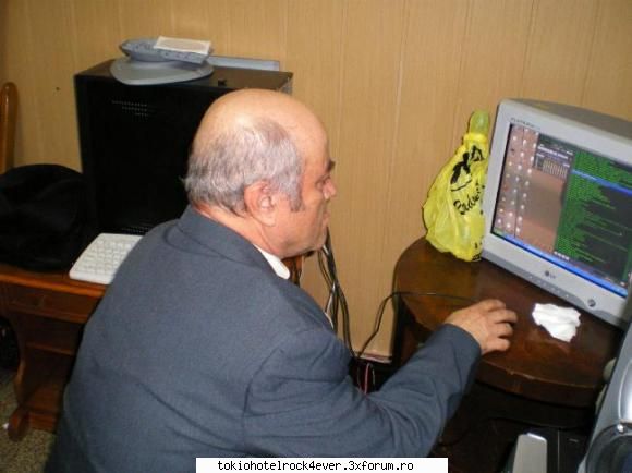 Poza cu dirigint si profesor! - iar acesta este................profu d - *..::School::..*