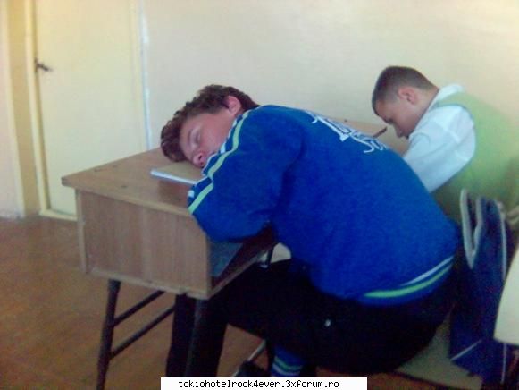 Poza cu dirigint si profesor! - si aici tot eu am..... nu avea treab' acest iar - *..::School::..*