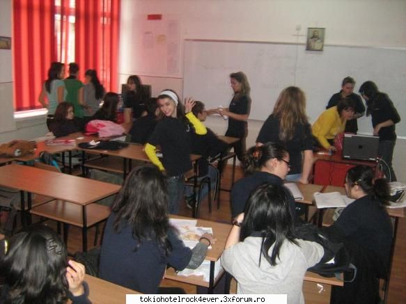 Poza cu dirigint si profesor! - Zo Cel Merri - *..::School::..*