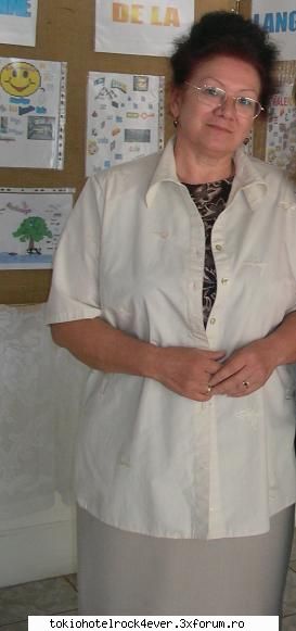 Poza cu dirigint si profesor! - directoarea din generala :x :x - *..::School::..*