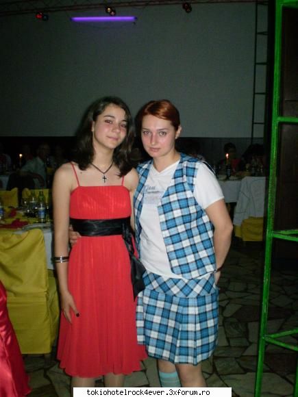 Poza cu dirigint si profesor! - iar aceasta e profa de romana care pt prima parte - *..::School::..*