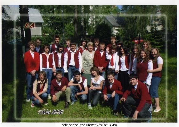 Poza cu dirigint si profesor! - Vaai Privitzi ce poza de budinca 8A - *..::School::..*