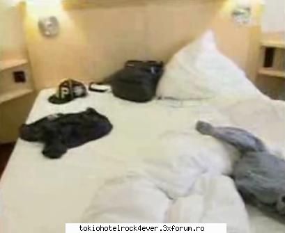 Poza preferata cu Tommy - patul...lui aa..tom - *..::Tom Kaulitz::..*