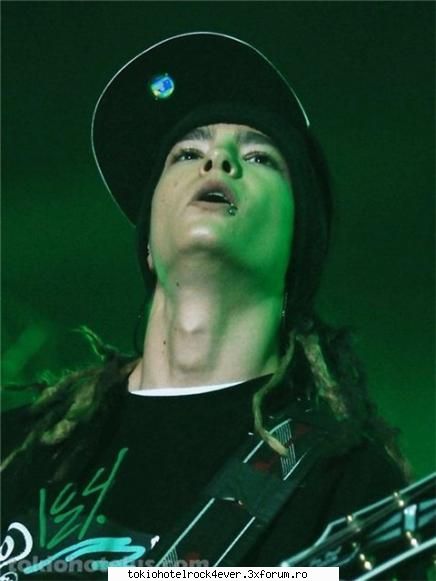 Poza preferata cu Tommy - are capul mare de la dreaduri si de la bandana - *..::Tom Kaulitz::..*