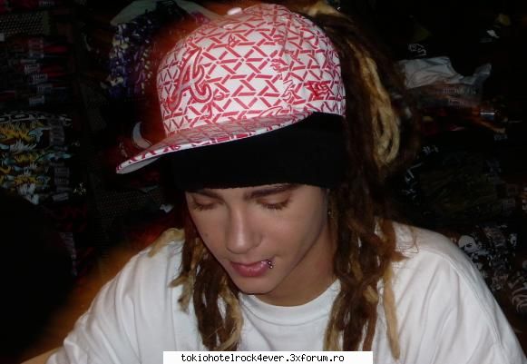 Poza preferata cu Tommy - e rosu toata ziua maiii ma rog dak vrei tu e ROZ! - *..::Tom Kaulitz::..*