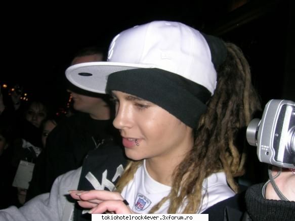 Poze cu Tom - mey ...astea nu-s unghile lui nu????sper - *..::Gallery::..*