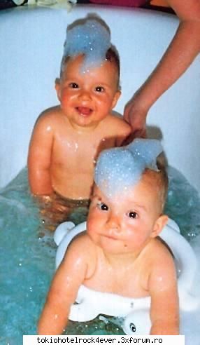 Poze cu tommy & billy... - o poza cute dar si funny (e de pe forumul oficial - *..::Bill & Tom Kaulitz::..*