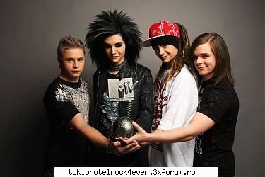 Poze cu tommy & billy... - *♥Porcelein_Doll♥* - *..::Bill & Tom Kaulitz::..*