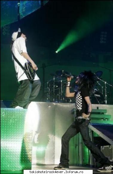 Poze cu tommy & billy... - Bill: ooooh,Tom!! tuh esti viatza meaaaaaa!!!! - *..::Bill & Tom Kaulitz::..*